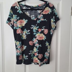 Torrid Black & Floral Women's Tee 1X/14-16